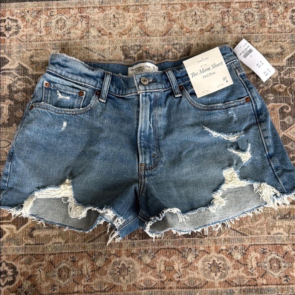 Abercrombie & Fitch The Mom Short mid rise curve love